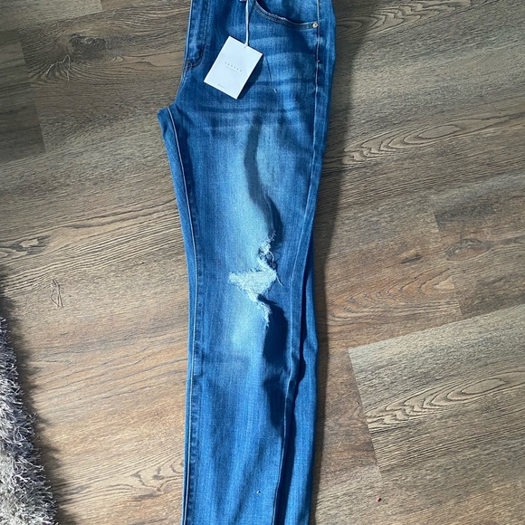 NWT- Kancan Mid-Rise Super Skinny Jeans size 15 - Picture 2 of 2
